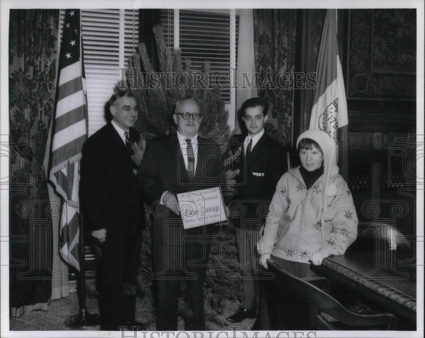 Press Photo Mayor Bronis Klemento & General Cecil Whitcomb - cvp19052 ...