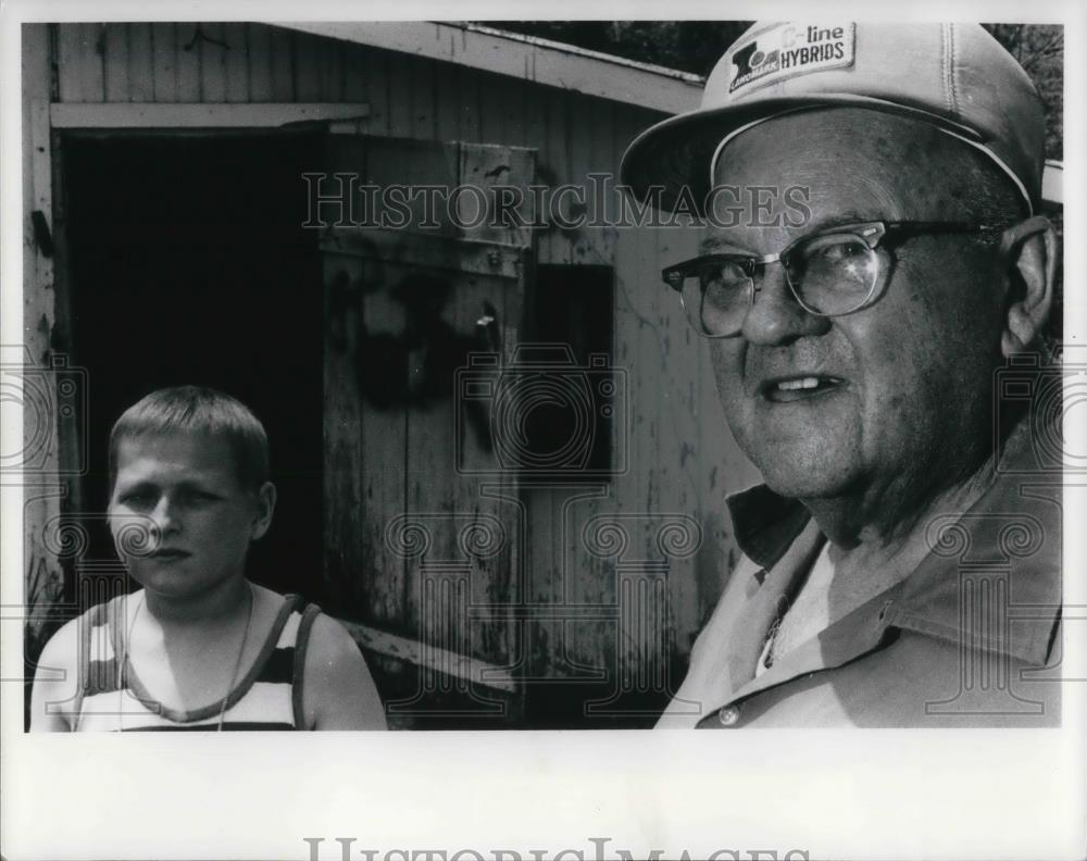 1977 Press Photo Bill Hay &amp; Grandson - cvp16296 - Historic Images
