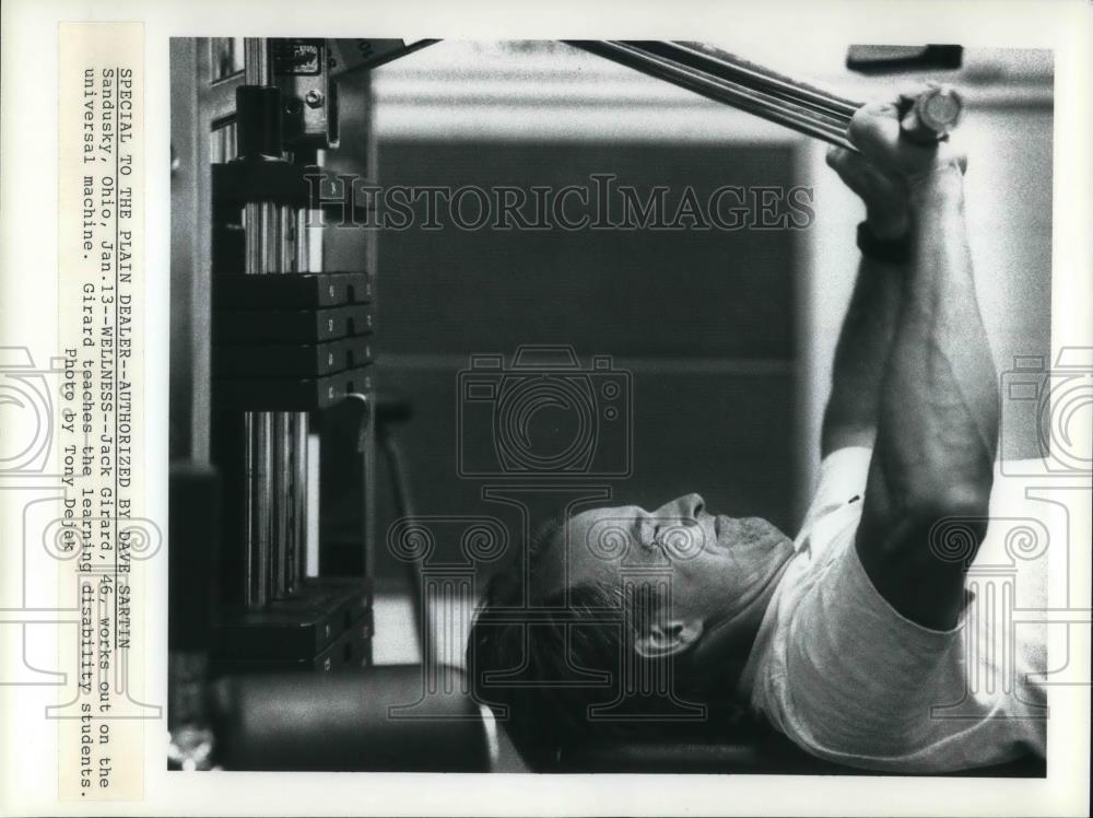 1992 Press Photo Jack Girard Universal Workout Machine Disabled Students Ohio - Historic Images