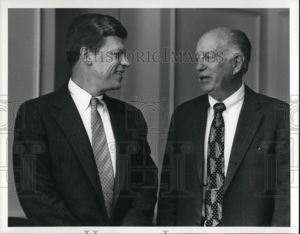 1991 Press Photo Gordon D Harnett Henry Piper New CEO Brush Wellman - cvp16763 - Historic Images