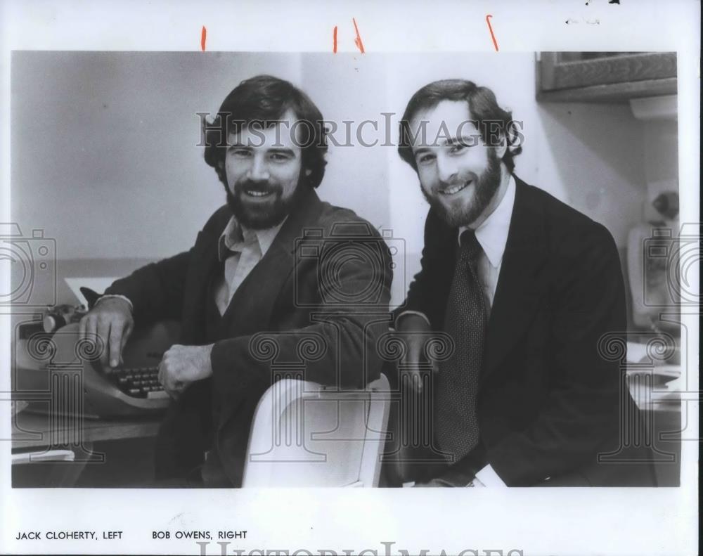 1976 Press Photo Jack Cloherty Author and Bob Owens - cvp05700 - Historic Images