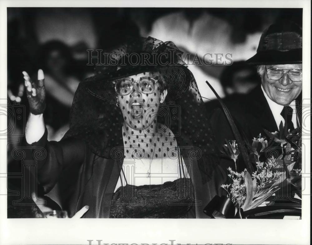 1986 Press Photo Sherri Foxman Author Humorist Casual Sex Funerals - cvp14541 - Historic Images