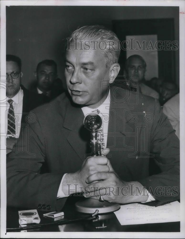 1957 Press Photo Upshur Evans Executive Director Cleveland Development Foundatio - Historic Images
