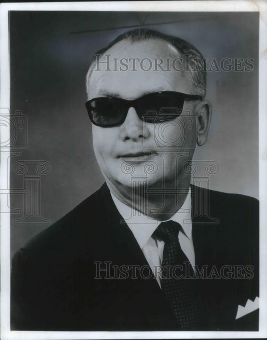 1973 Press Photo Floyd Corbin, Author & Lecturer - cvp02414 - Historic Images