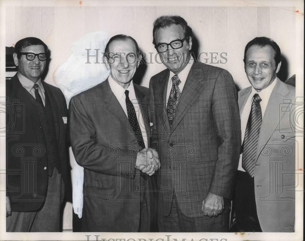 1977 Press Photo Tony Granata and Mayor Ralph Perk Cleveland Ohio - cvp13095 - Historic Images