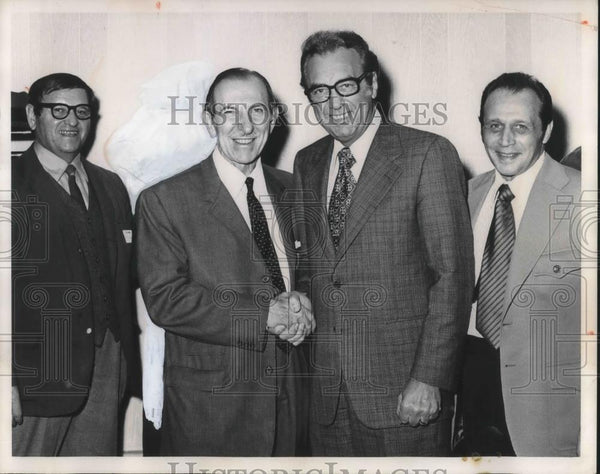 1977 Press Photo Tony Granata and Mayor Ralph Perk Cleveland Ohio - cv ...