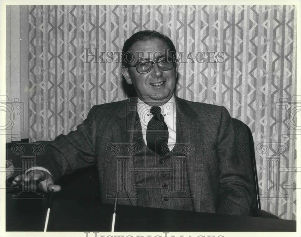 1980 Press Photo Gerald K. Donnelly Chairman of Hughes & Hatcher - cvp05762 - Historic Images