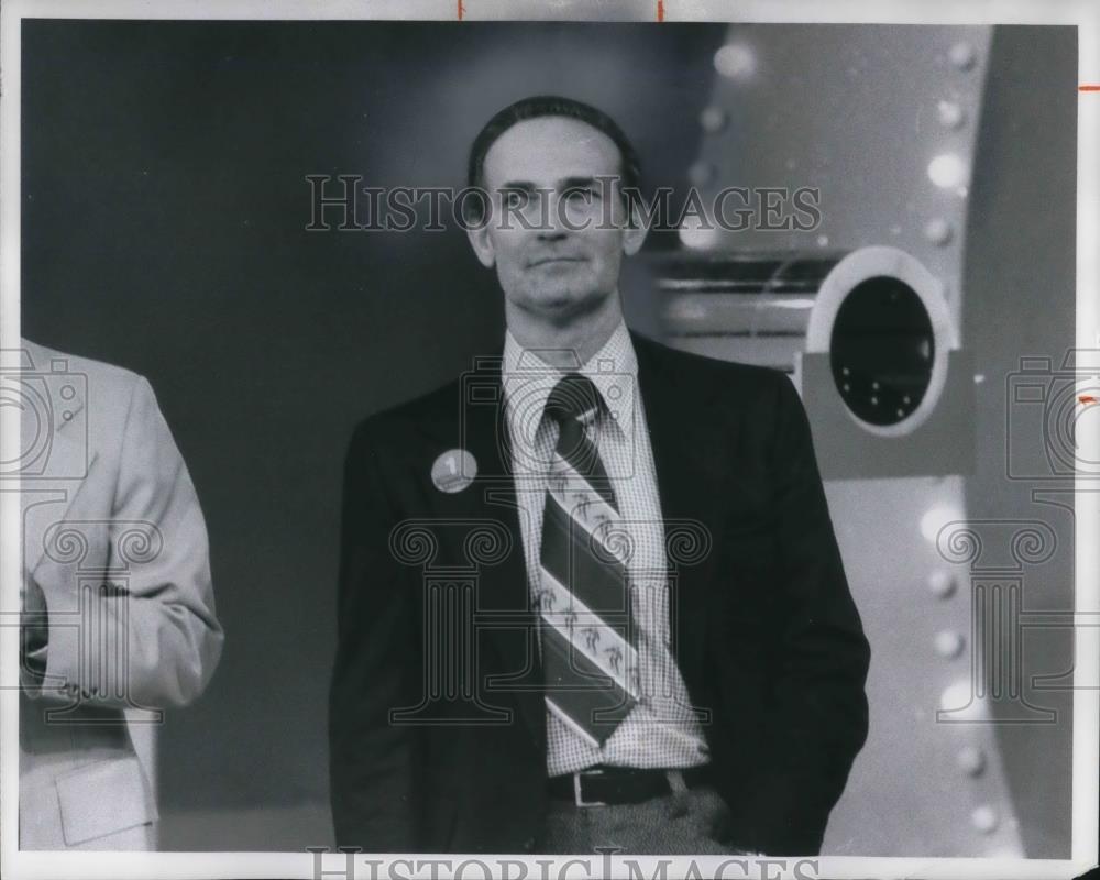 1975 Press Photo Norbert Fischer Lottery Winner $300,000 - cvp15795 - Historic Images