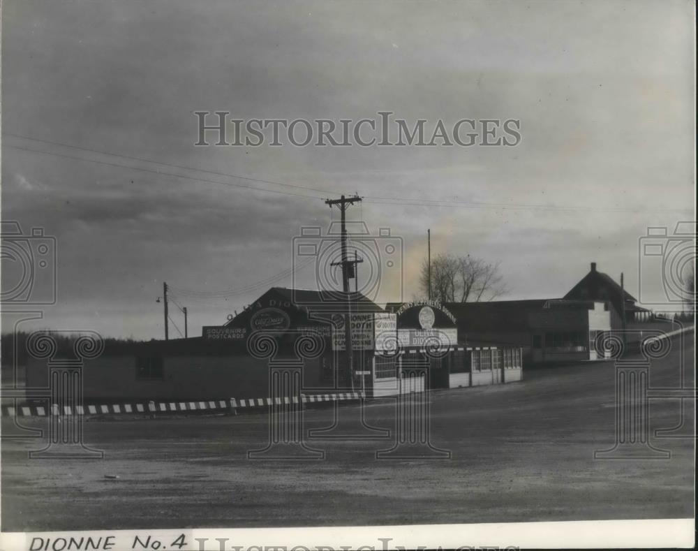 1938 Press Photo Oliva Dionne&#39;s Souvenir Stand &amp; House - cvp02896 - Historic Images