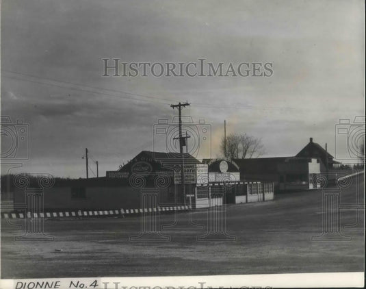 1938 Press Photo Oliva Dionne's Souvenir Stand & House - cvp02896 - Historic Images