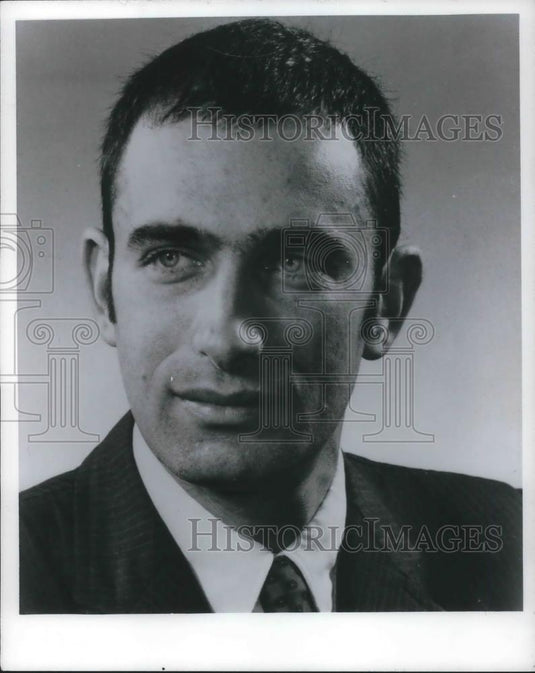 1975 Press Photo Paul Ehrlich Author of The Population Bomb - cvp05931 - Historic Images