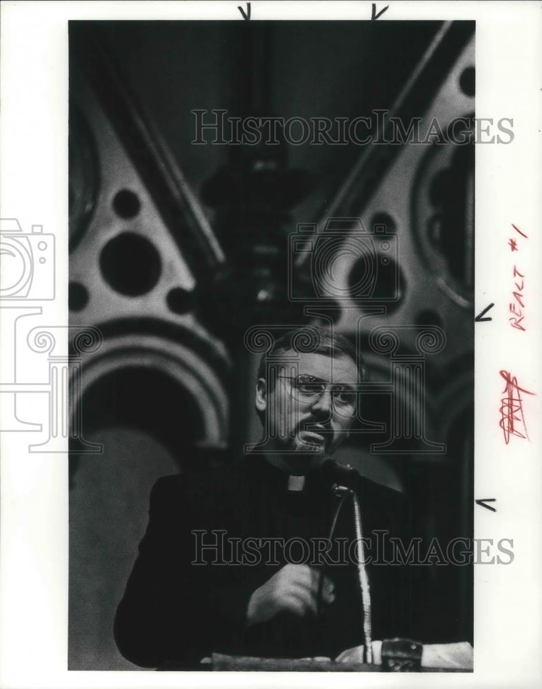 1991 Press Photo Rev. Remus V. Grama Prayer Service Madrid Peace Conference - Historic Images