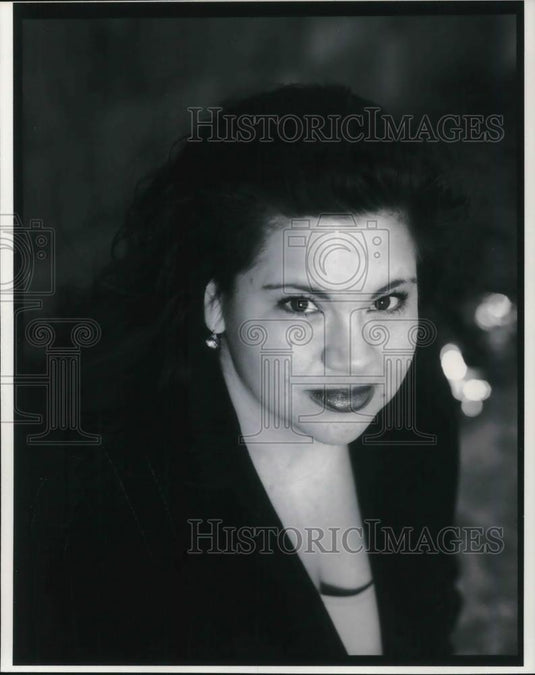 2000 Press Photo Cristy Haubegger Writer Producer and Founder of Latina Magazine - Historic Images