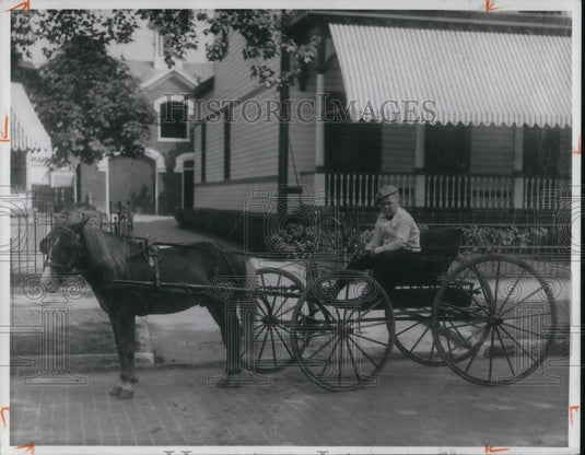 1978 Press Photo Leroy Gaul with "Jap" the Pony at Gaul's Livery Stable 1907 - Historic Images
