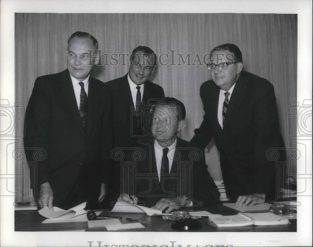 1967 Press Photo Dr Harold Emerson CSU President, George J Urban, Robert Lawther - Historic Images