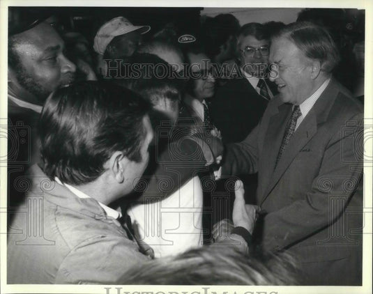 1980 Press Photo Henry Ford II & Ford Employees - cvp13178 - Historic Images