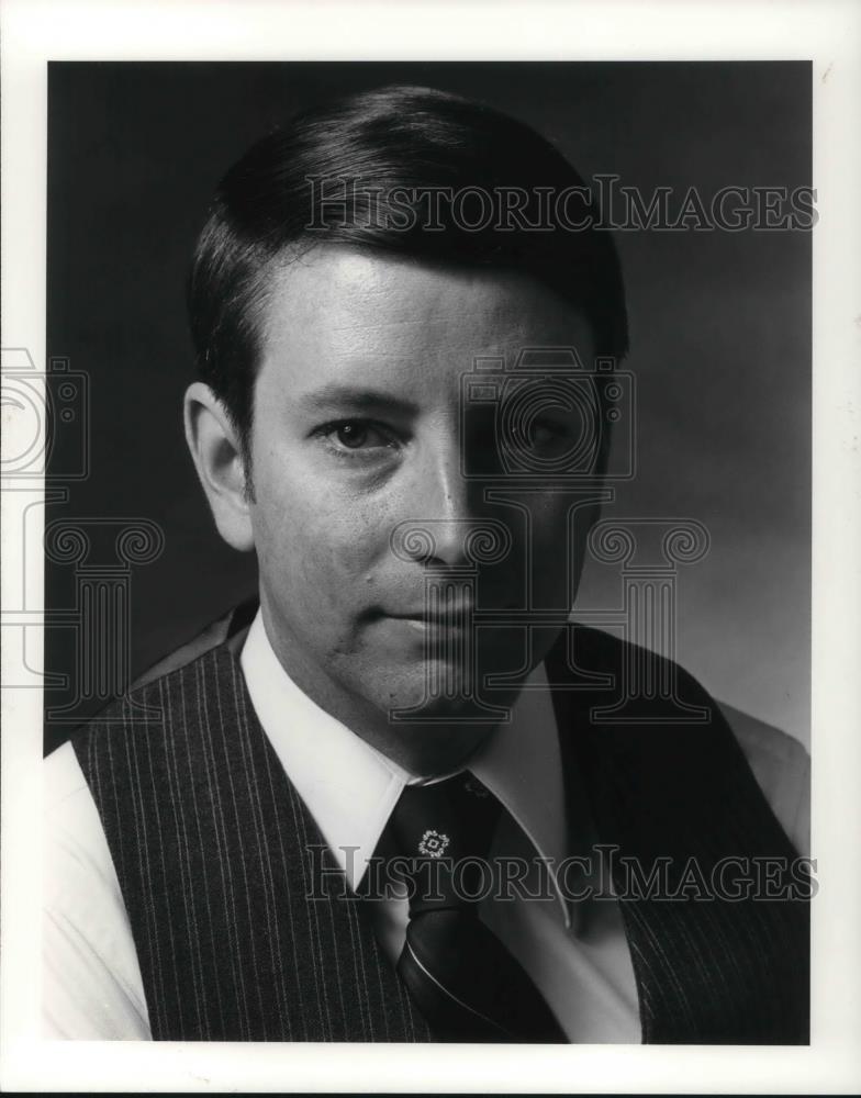 Press Photo Robert W Gardenr Managing Editor Industry Week - cvp12100 - Historic Images