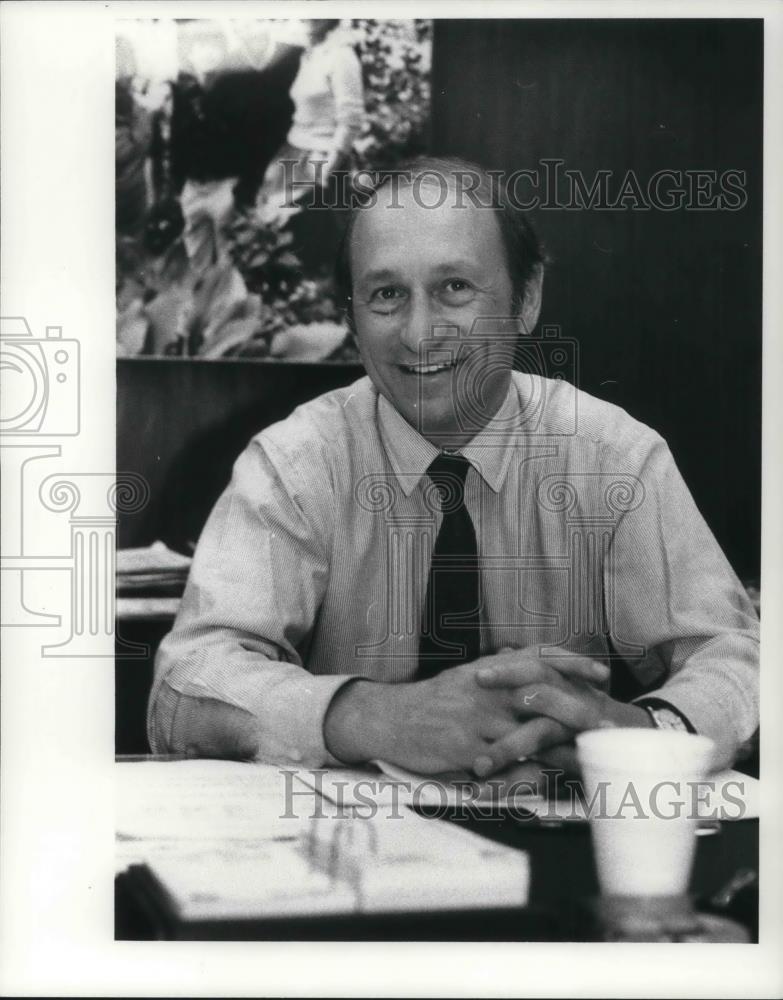 1982 Press Photo Lawrence B. Halpern President Bobbie Brooks - cvp15993 - Historic Images
