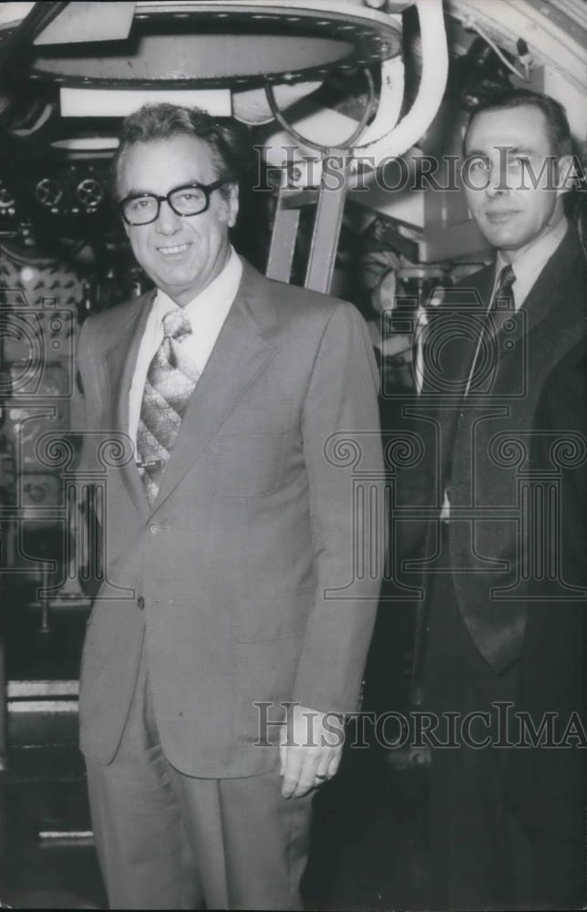 1972 Press Photo Mayor Ralph J. Perk and Capt. D.R. Gailing - cvp17690 - Historic Images