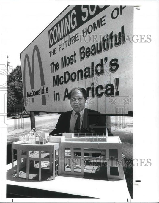 1988 Press Photo Sam Covelli Owner McDonald's Franchise - cvp04422 - Historic Images