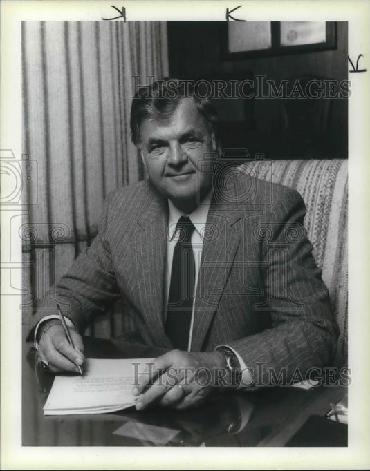 1985 Press Photo Ted Engstrom Pres & Chief World Vision - cvp06240 - Historic Images