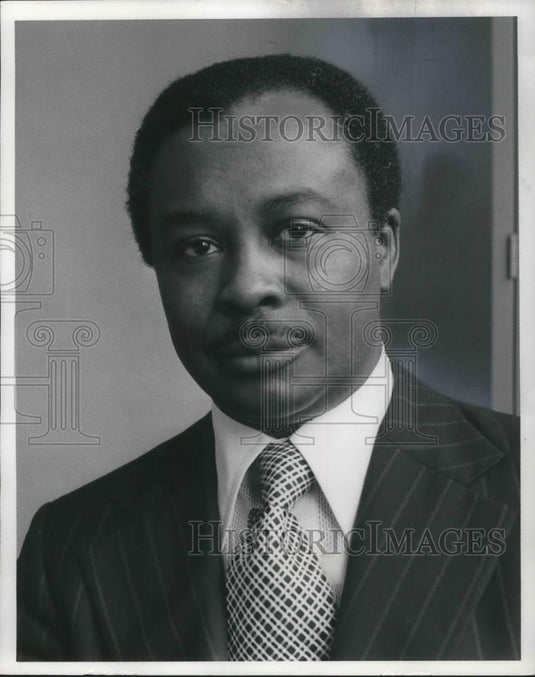 1973 Press Photo William L Edwards Director Adult Education for Cleveland School - Historic Images