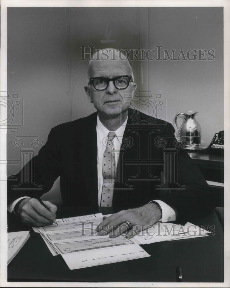 1963 Press Photo Paul Dopler of Cleveland Electric Illuminating Company - Historic Images