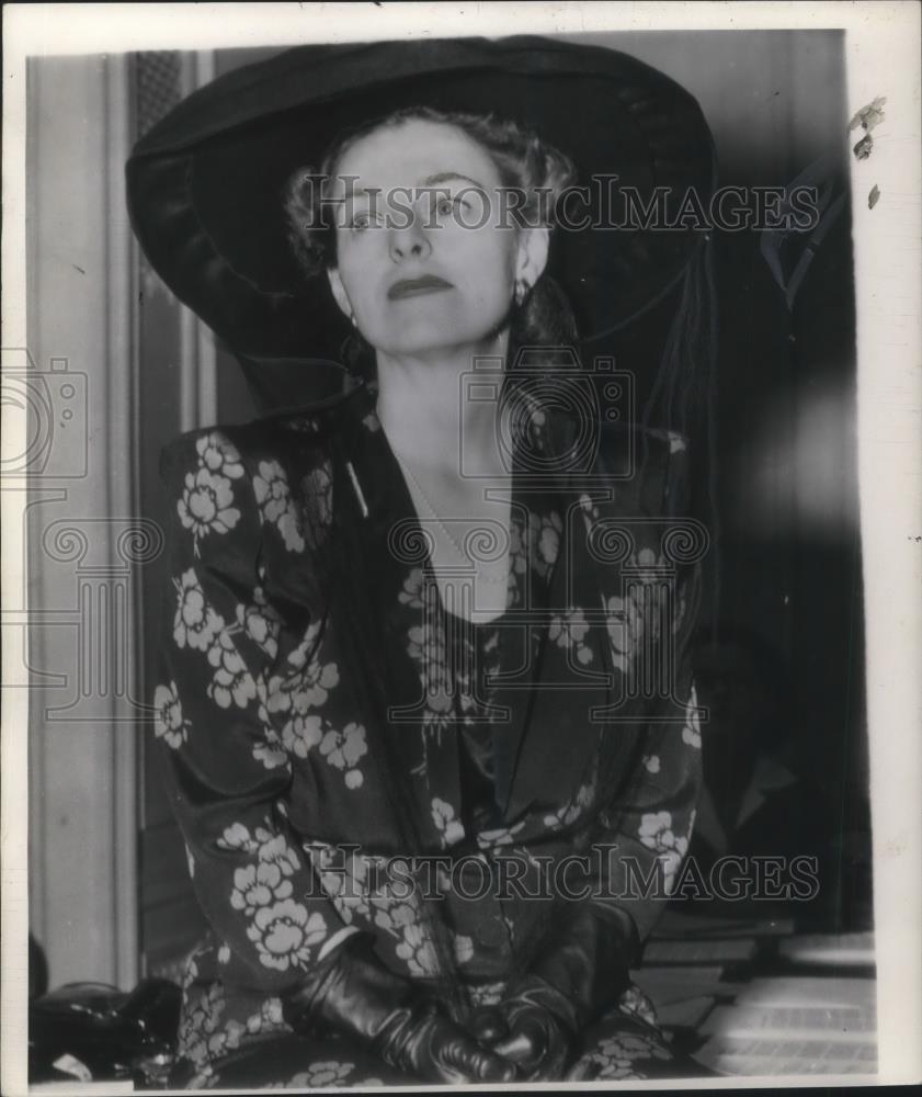 1948 Press Photo Mrs Helen Gahagan Douglas Wife of Melvyn Douglas - cvp04051 - Historic Images