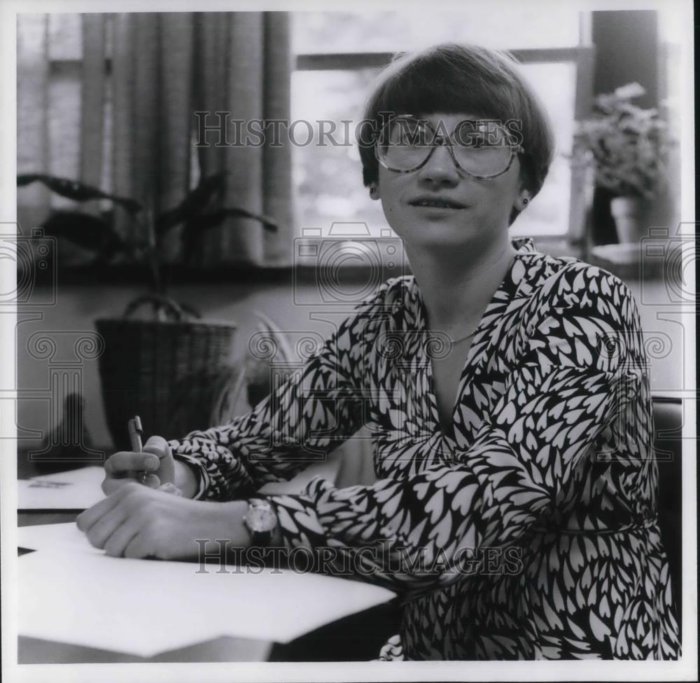 1977 Press Photo Betsy Hamrah, a Communications Coordinator - cvp17981 - Historic Images