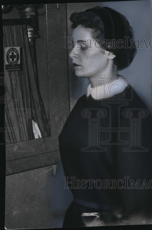 1954 Press Photo Susan Hayes as she walked to the courtroom & testify - Historic Images