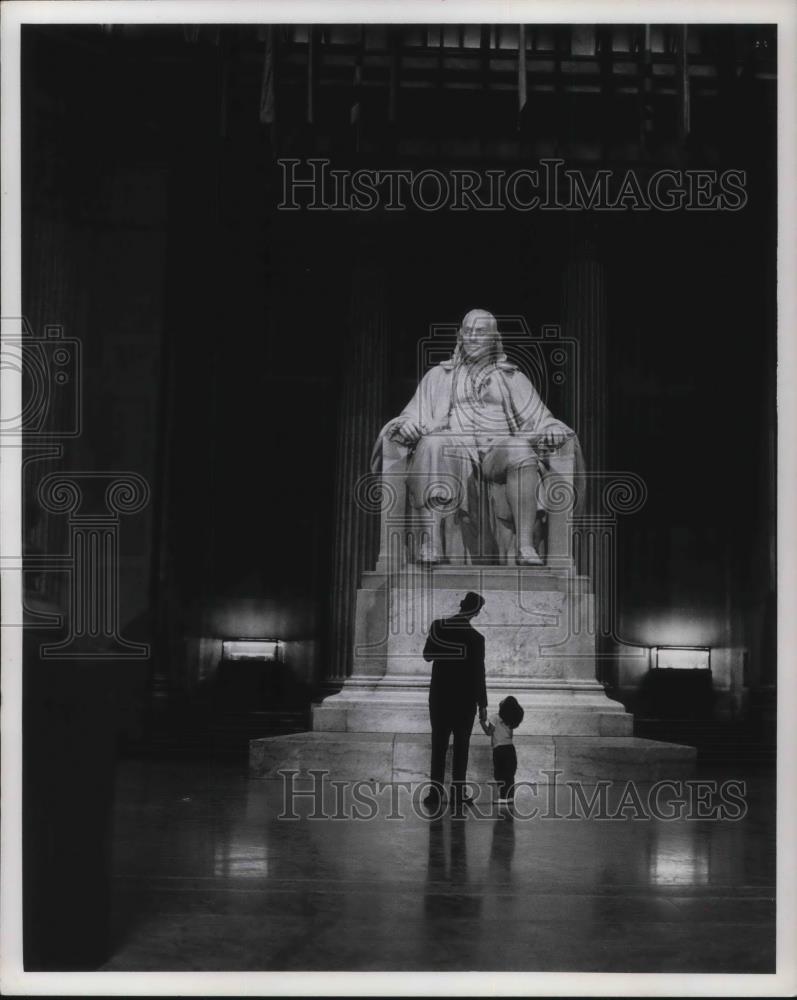 1964 Press Photo Ben Franklin in Franklin Institute in Philadelpia - cvp12990 - Historic Images