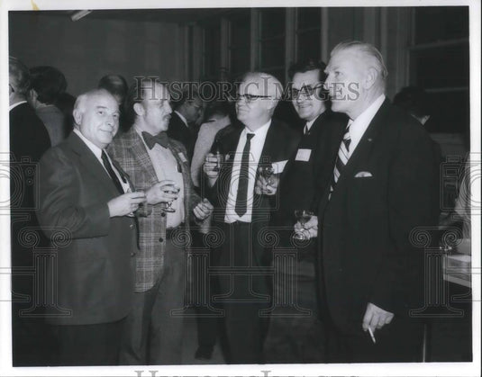 1974 Press Photo Wilbur F Dodge Supervisor at NASA - cvp04902 - Historic Images
