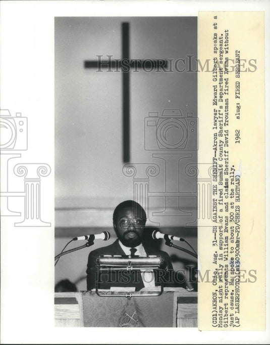 1982 Press Photo Edward Gilbert Akron Ohio Lawyer Rally Against Sheriff - Historic Images
