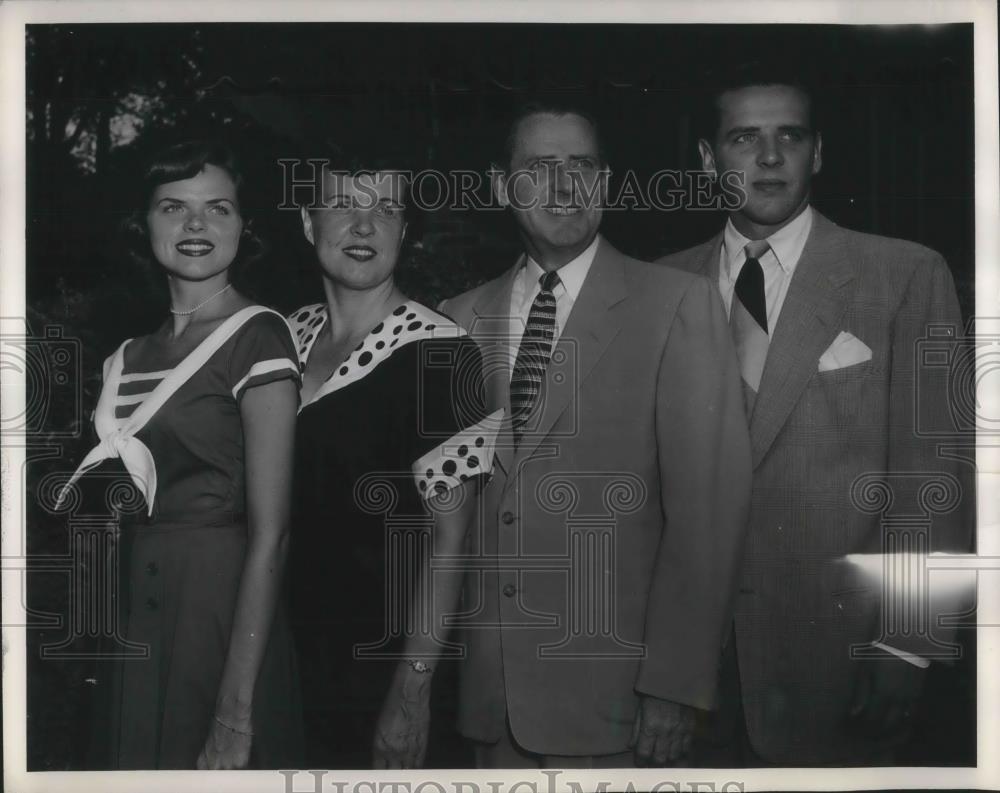 1956 Press Photo Don Ebright Nominee for Governor Family Marty Lou and Jim - Historic Images