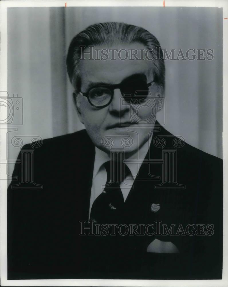 1976 Press Photo Gabriel Hauge Chairman of the Board Manufacturers Hanover Corp. - Historic Images
