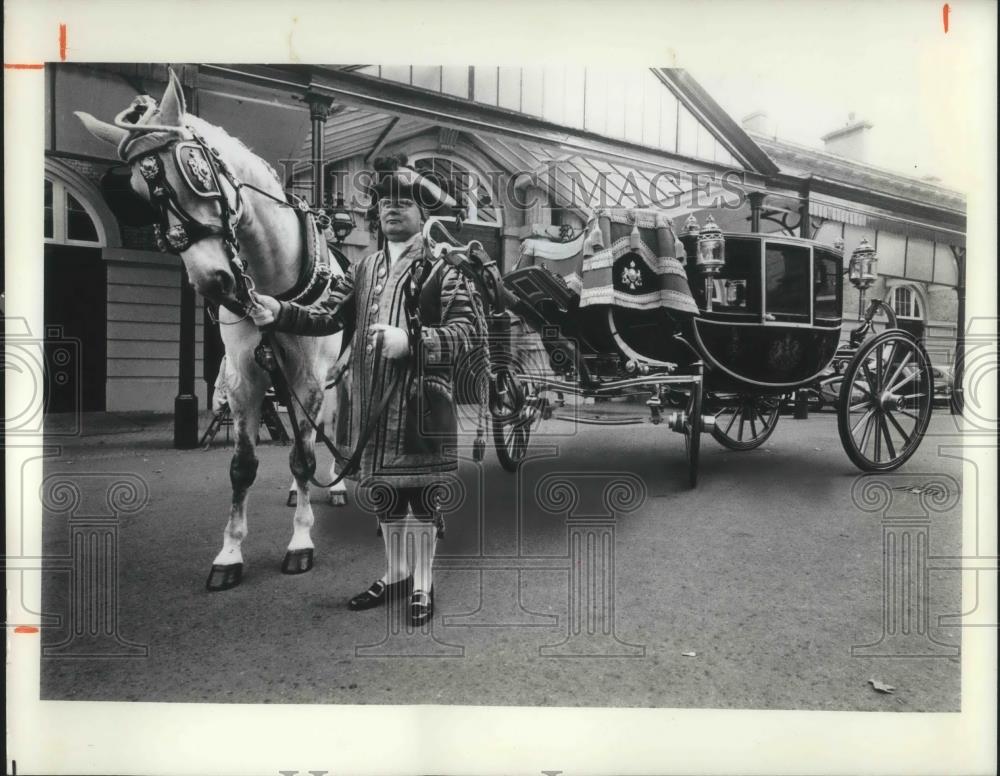 1981 Press Photo Prince Charles Lady Di Royal Wedding Coach London - cvp06567 - Historic Images