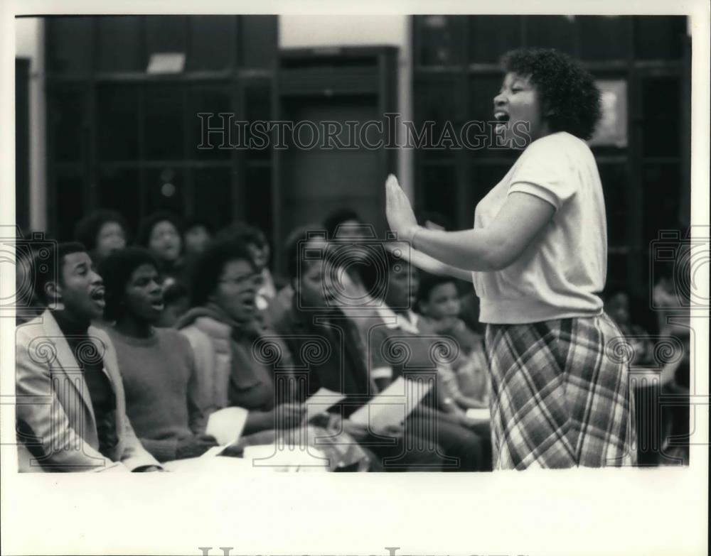 1984 Press Photo Regina Flowers Director at Voices of Savior Cleveland Ohio - Historic Images