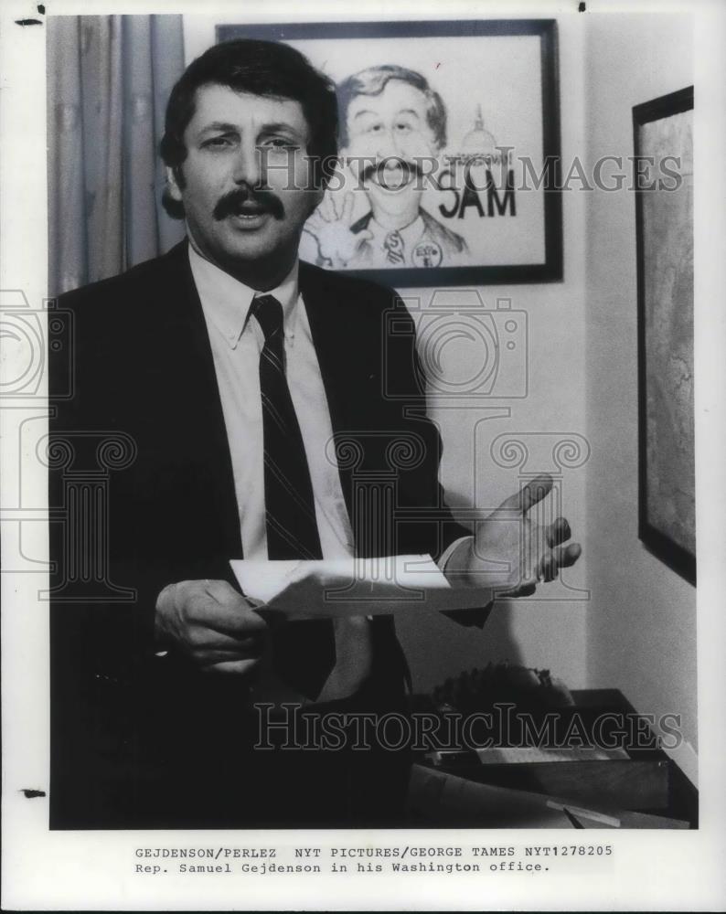 1982 Press Photo Rep. Samuel Gejdenson in Washington D.C. Office - cvp12180 - Historic Images