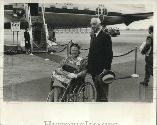 1958 Press Photo Mr. and Mrs. Cyrus Eaton Idelwild Airport Trip to Copenhagen - Historic Images