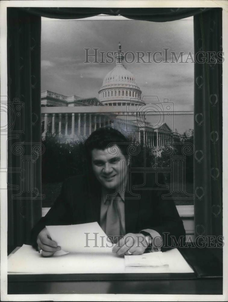 1971 Press Photo Nicholas M DeVito Council Candidate Cleveland - cvp03235 - Historic Images