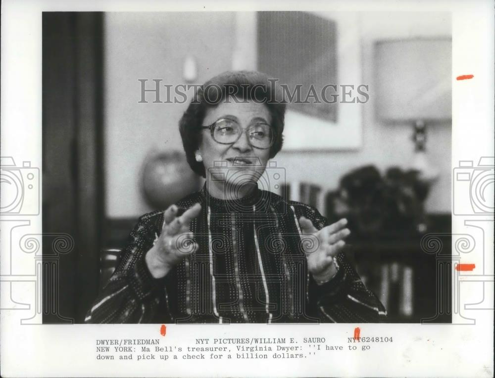 1981 Press Photo Virginia Dwyer Treasurer Bell Telephone Company - cvp06513 - Historic Images