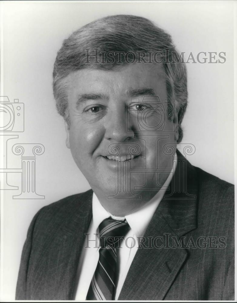 1990 Press Photo J. Robert Hahn, President Luria Brothers Beachwood - cvp16602 - Historic Images
