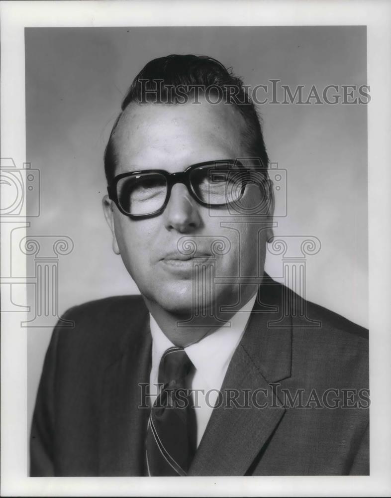 1974 Press Photo Robert W. Hall, NASA Chief Materials &amp; Structures Division - Historic Images