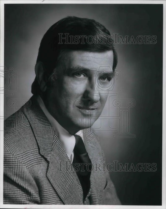 1974 Press Photo Richard Fleischman of Richard Fleischman Architects Inc - Historic Images
