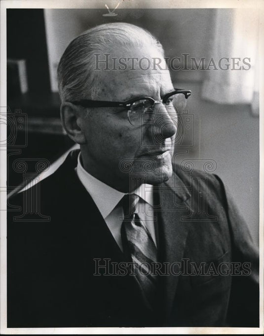 1972 Press Photo Dr RJ Blakesley Pastor Plymouth Church - cvp00590 - Historic Images