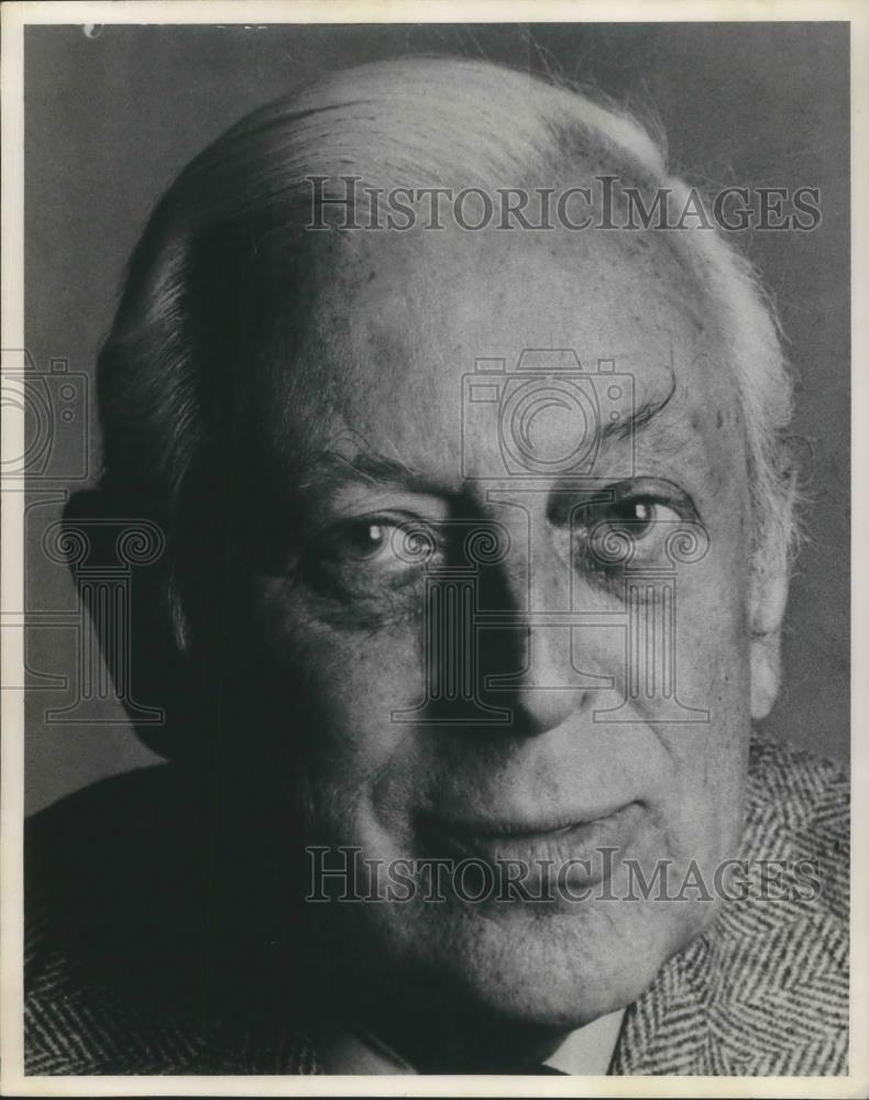 1981 Press Photo Alfred Alistair Cooke Valley Forge National Award Recipient - Historic Images