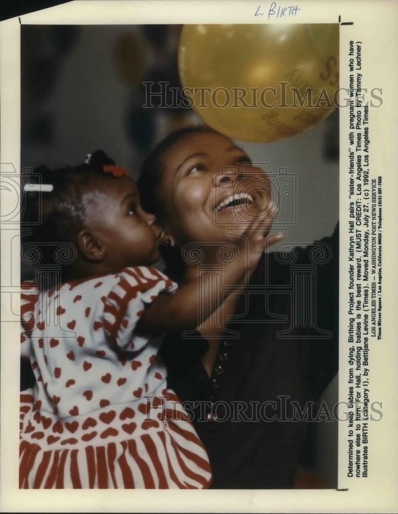 1992 Press Photo Birthing Project founder Kathryn Hall holds baby - cvp17278 - Historic Images