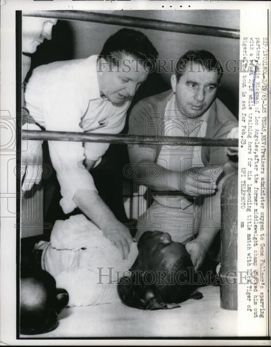 1963 Press Photo Trainers & Gene Fullmer's sparring partner Eddie Hickman at KO - Historic Images