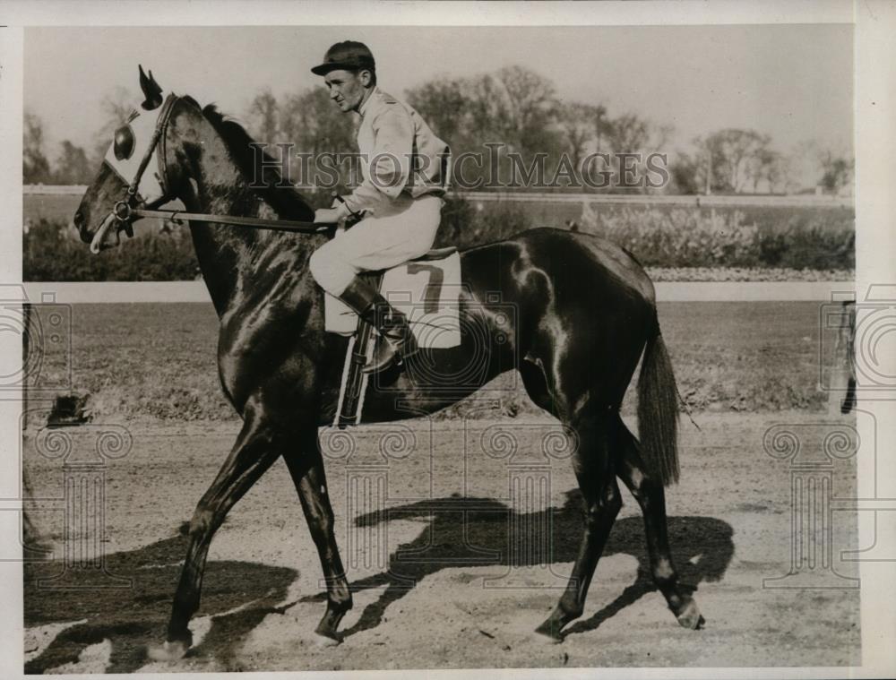 1933 Press Photo Jockey Robertson on The Darb candidate for Kentucky Derby - Historic Images