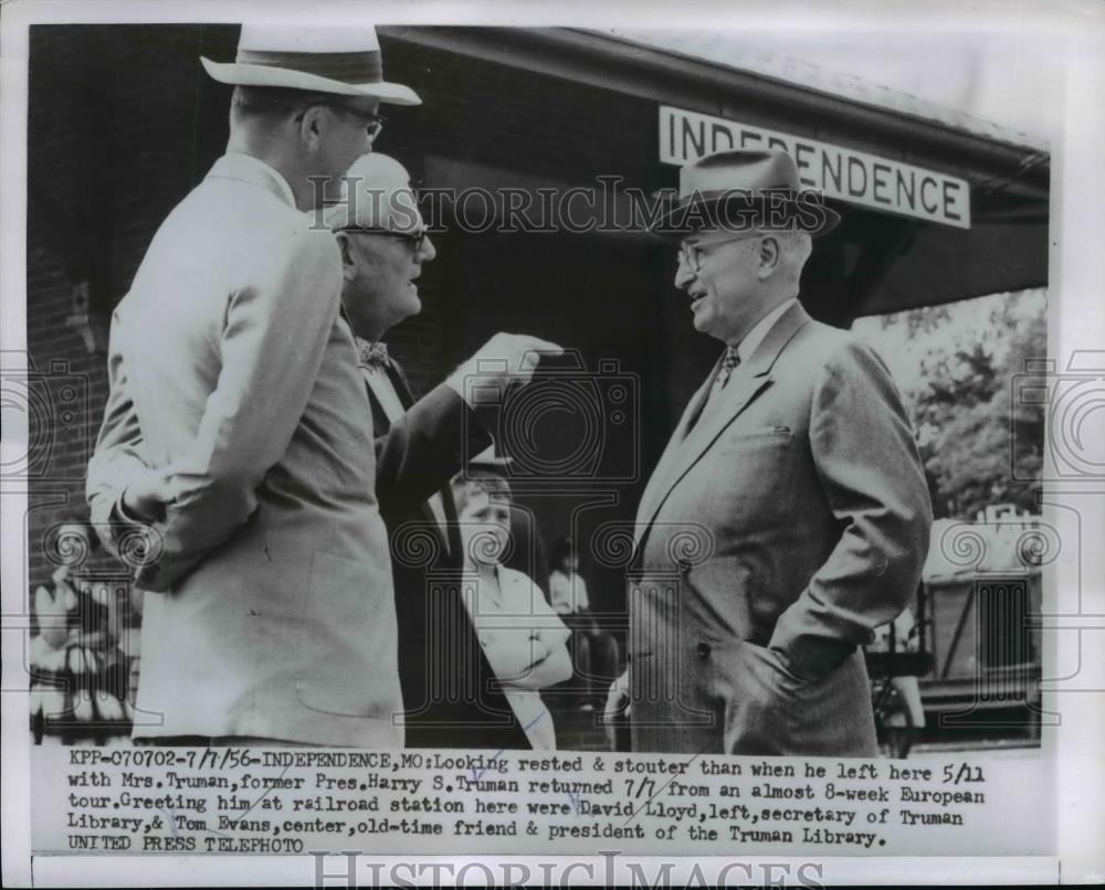 1956 Press Photo Pres.Harry Truman at Independence Train Station form Europe - Historic Images